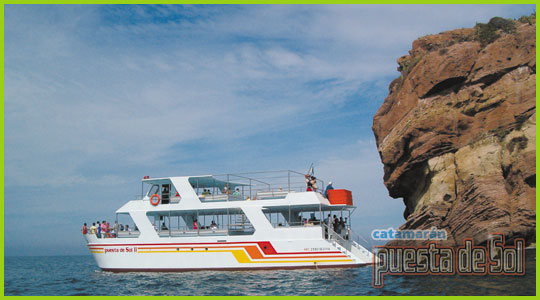 paseo isla de la piedra la gran aventura por catamaran puesta de sol